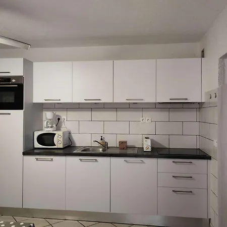 T2 En Rdc Avec Terrasse, Piscine, Et Parking - Fr-1-195-47 Appartamento