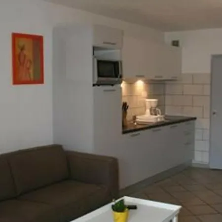 Apartment T2 En Rdc Avec Terrasse, Piscine, Et Parking - Fr-1-195-47 *
