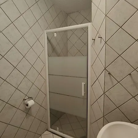 T2 En Rdc Avec Terrasse, Piscine, Et Parking - Fr-1-195-47 Appartement