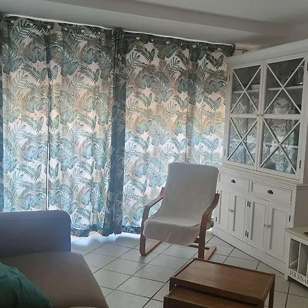 T2 En Rdc Avec Terrasse, Piscine, Et Parking - Fr-1-195-47 *